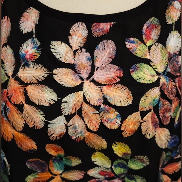 Karen Kane floral blouse - Picture 4 of 8